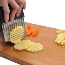   Hullámos zöldség szeletelő - Konyhai eszköz dekoratív zöldségvágáshoz