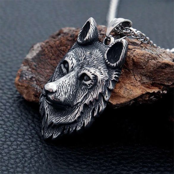 Lopoos	-	Lánc medállal