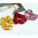 Bársonyos tapintású hajkímélő hajgumi