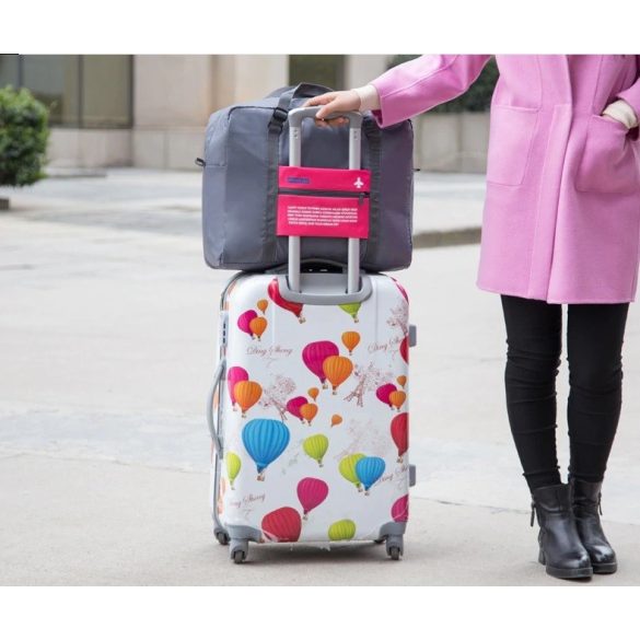 Kézipoggyász méretű, összehajtható táska