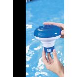 Úszó vegyszeradagoló medencéhez