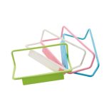 Szekrényajtóra akasztható konyharuha tartó