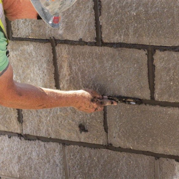 Fém szerkezetű szerszám fugázáshoz, tisztításhoz, préseléshez