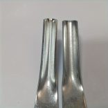 Fém szerkezetű szerszám fugázáshoz, tisztításhoz, préseléshez