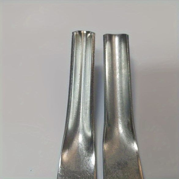 Fém szerkezetű szerszám fugázáshoz, tisztításhoz, préseléshez