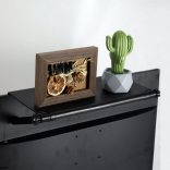 Állítható dőlésszögű TV-állvány polc