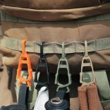 Hátizsák kiegészítő, multifunkcionális elvesztésgátló kesztyűcsipesz