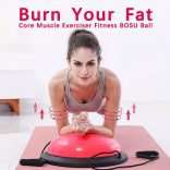 Bosu labda a sebességképzettséghez, egy félkör alakú egyensúlyozó jóga labda fitneszhez és pilateshez. szürke