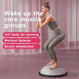 Bosu labda a sebességképzettséghez, egy félkör alakú egyensúlyozó jóga labda fitneszhez és pilateshez. szürke