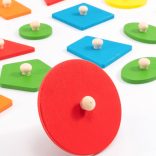 Formához illeszkedő fogódeszka oktatójáték